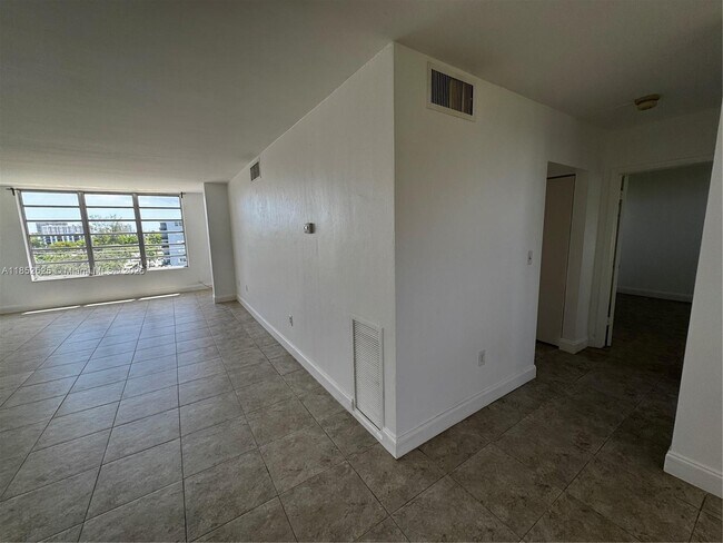 Building Photo - 1475 NE 125th Terrace