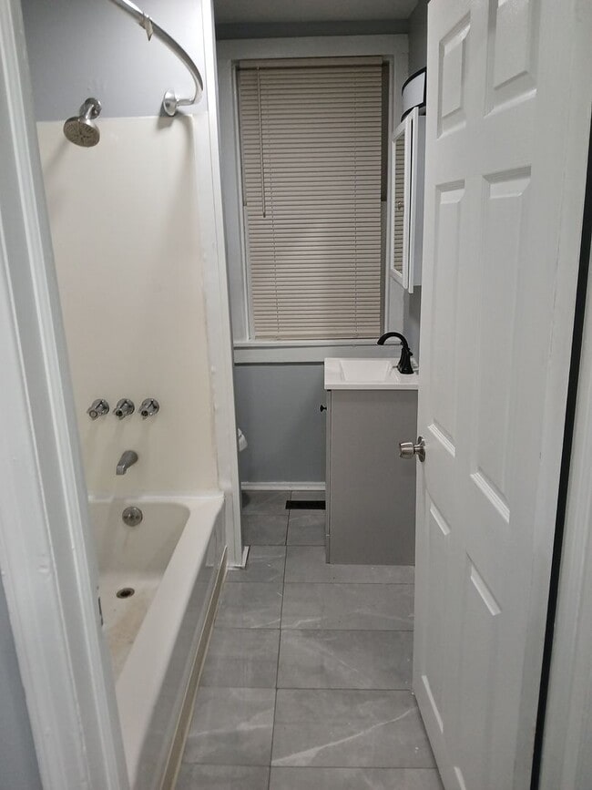 Building Photo - 8 Mangam St