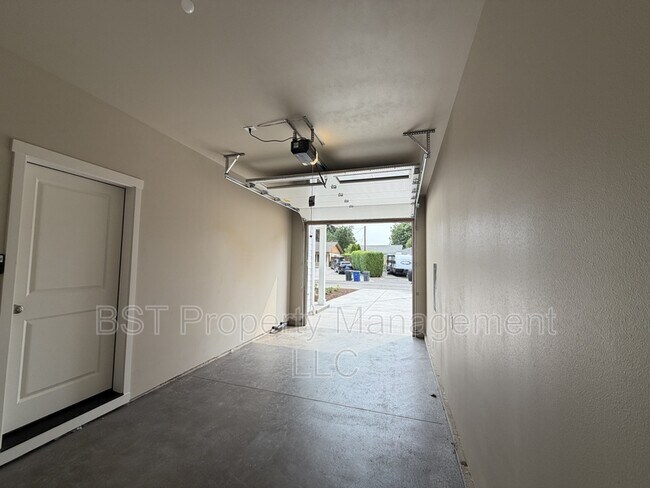 Building Photo - 4025 Filbert Ave NE