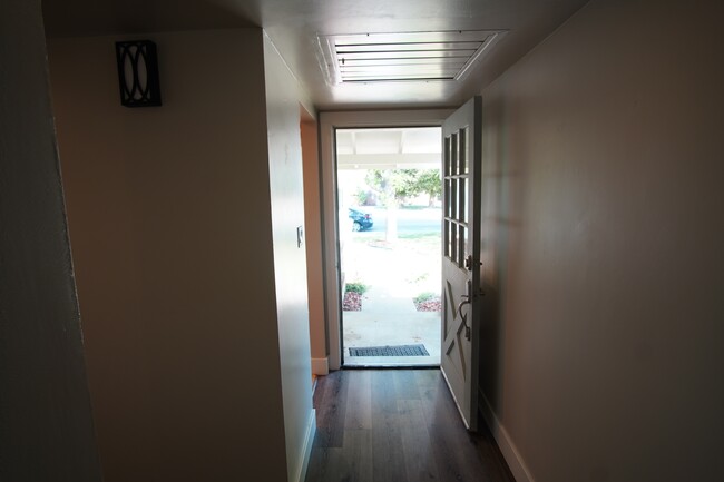 Building Photo - 1650 Archer Dr