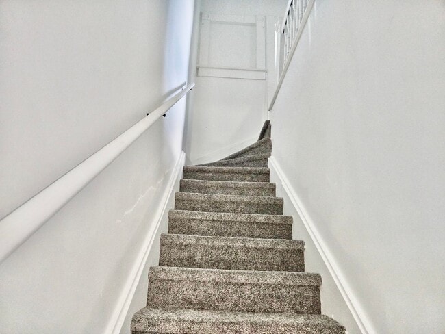 Building Photo - Cute and cozy Greensburg home!