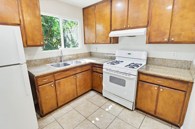 Building Photo - 851 33rd St