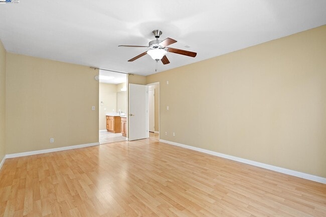 Building Photo - 5227 Riverdale Ct