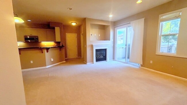Building Photo - The Courtyards at Dublin Ranch Stunning Townhouse 3BD/2.5BA Spacious Floor Plan