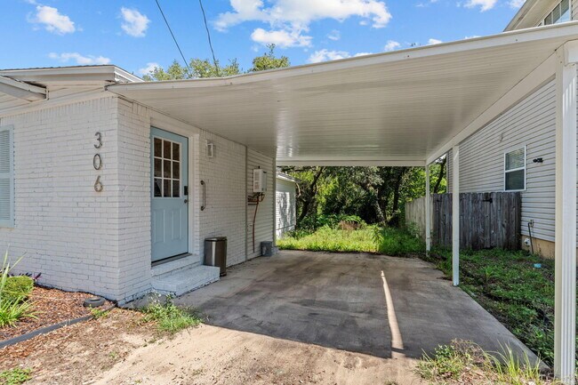 Building Photo - 306 Florida St