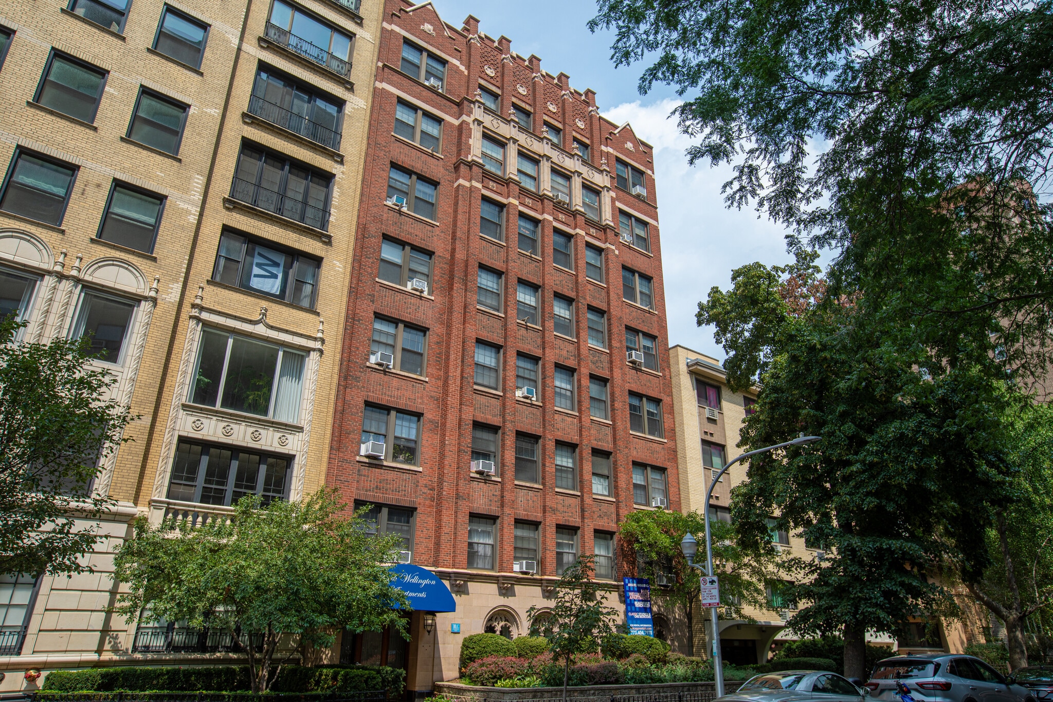 Building Photo - 410 W Wellington Ave