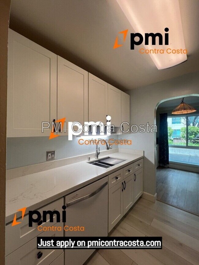 Building Photo - 460 N Civic Dr