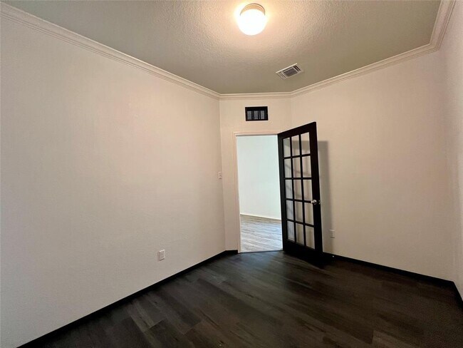 Building Photo - 220 Pepperbark Loop