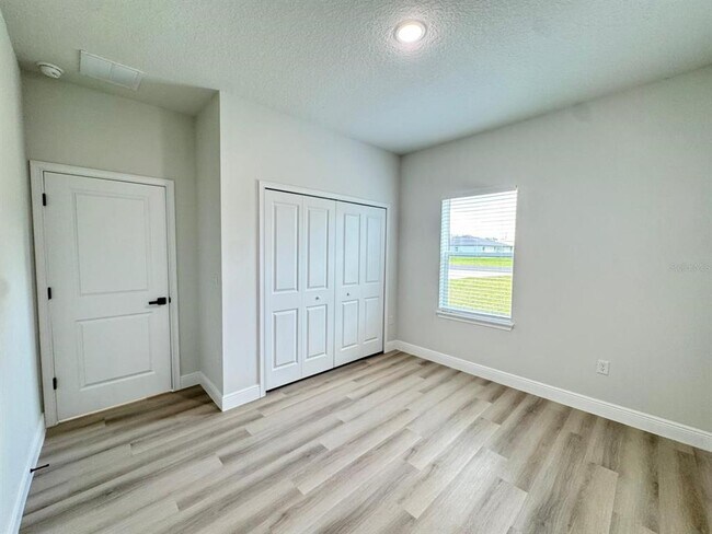 Building Photo - 656 Marion Oaks Manor