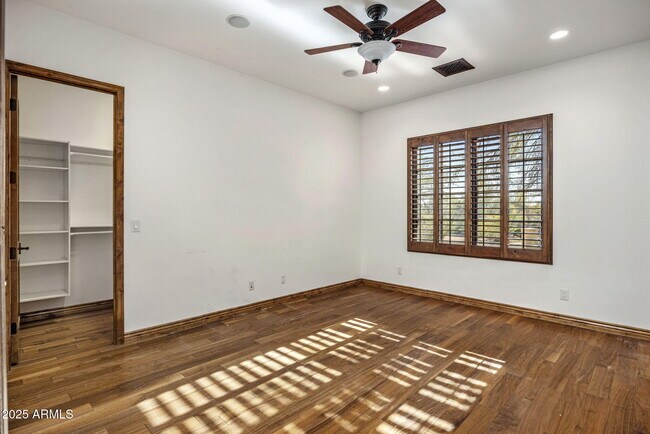 Building Photo - 9222 E Rimrock Dr