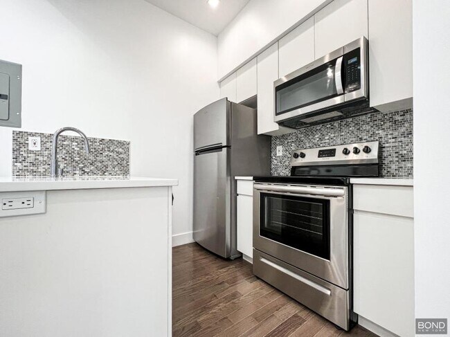 Building Photo - 2 bedroom in Brooklyn NY 11222