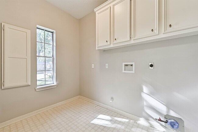 Building Photo - 2334 Pin Hook Ct