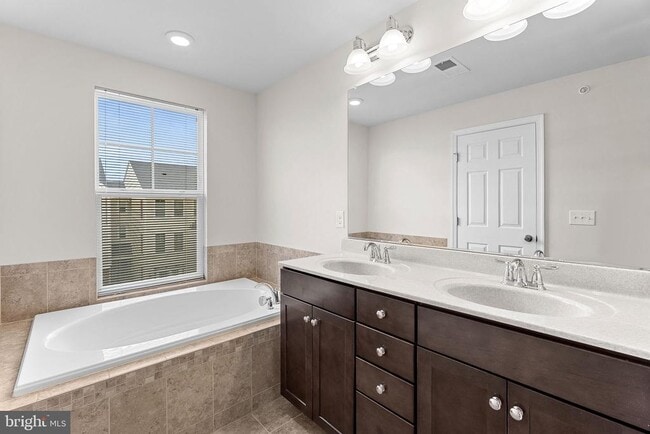 Building Photo - 25222 Briargate Terrace