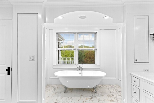 Building Photo - 45 Ocean Ledge Dr