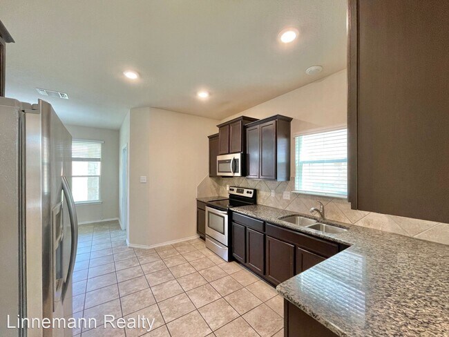 Building Photo - 4 br, 2.5 bath House - 3311 Lorne Drive