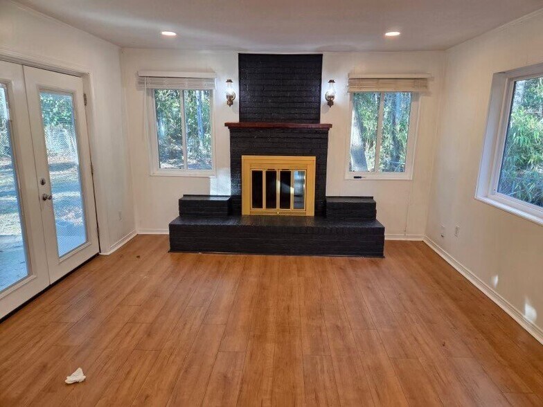 Building Photo - 1109 Le Badine Ct