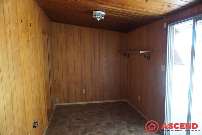 Building Photo - Spacious home located In Northeast Bakersfield!