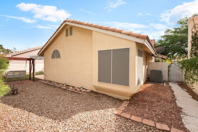 Building Photo - Elegant Single-Story Home in Desert Shores!