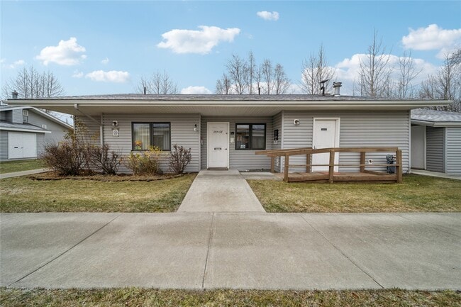 Building Photo - 131 Shady Ln