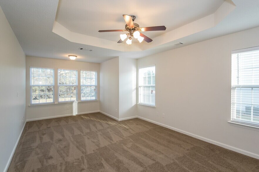 Building Photo - 448 Camella Cir