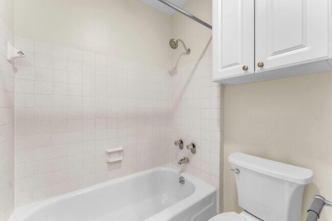 Building Photo - Beautiful 2-Bed, 2-Bath Condo with Elegant...