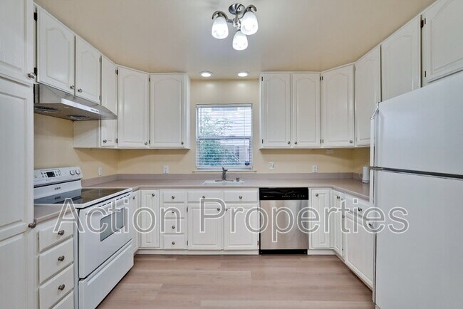 Building Photo - 3322 Shasta Dr