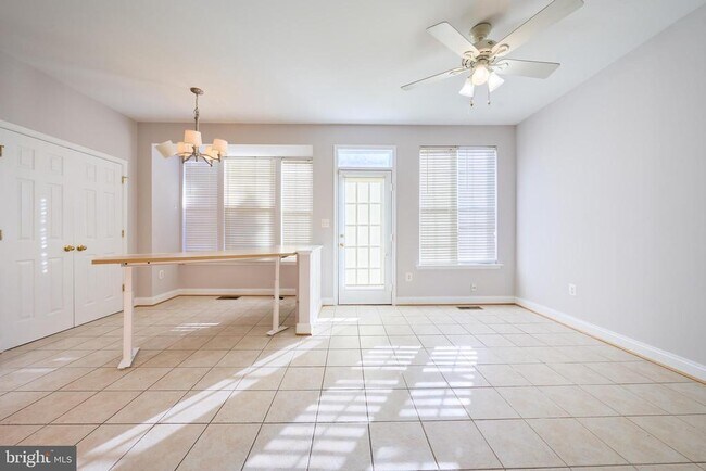 Building Photo - 685 Springhouse Square SE