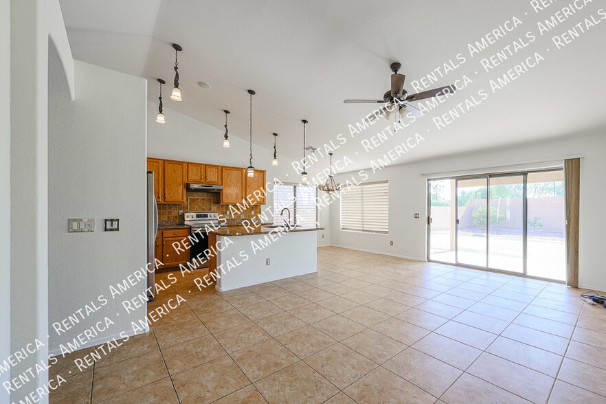 Building Photo - 4647 E Lavender Ln