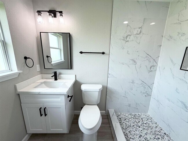 Building Photo - 2626 Woodland St