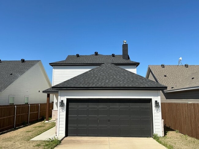 Building Photo - 4/2/2 GODLEY ISD - Two Story Home - Fireplace