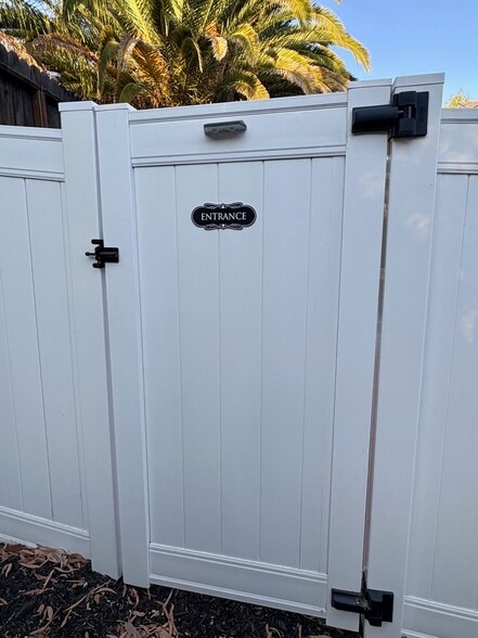 Building Photo - 28409 Victoria Rd