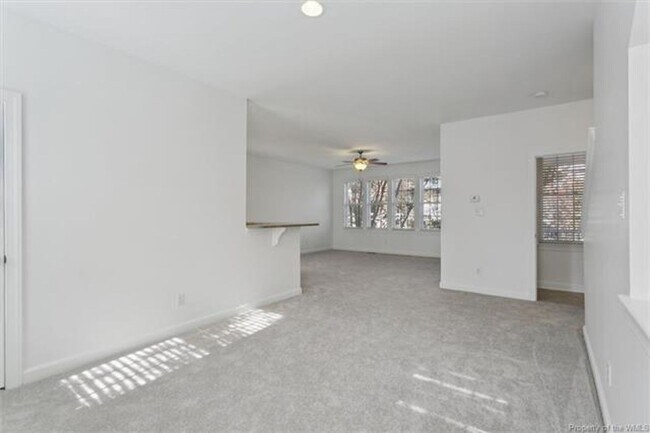 Building Photo - New Town 3 Bedroom, 3.5 Bath Townhome