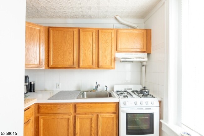 Building Photo - 389 Bloomfield Ave