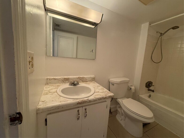 Building Photo - 10762 La Placida Dr
