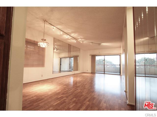 Building Photo - 941 W Carson St