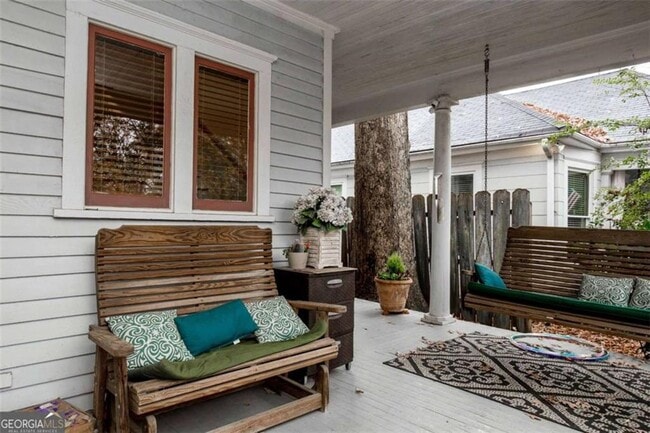 Building Photo - 952 Myrtle St NE