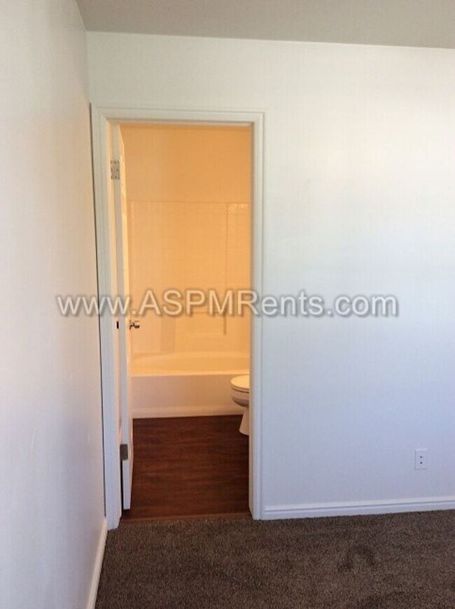 Building Photo - W Jordan Nice 3 Bed 2 Bath Townhome with pool