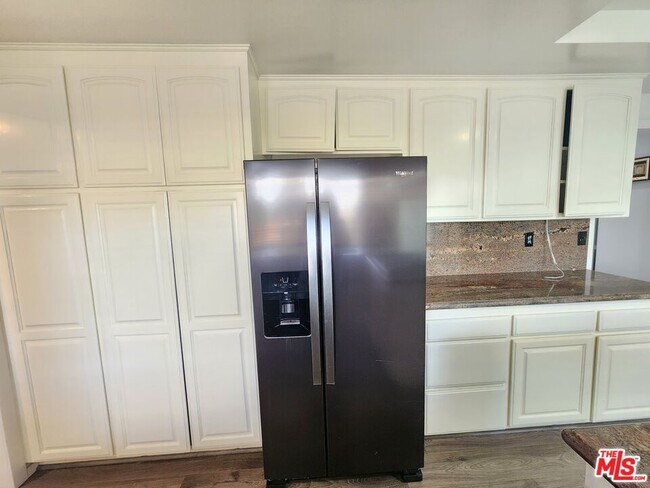 Building Photo - 11665 Babbitt Ave