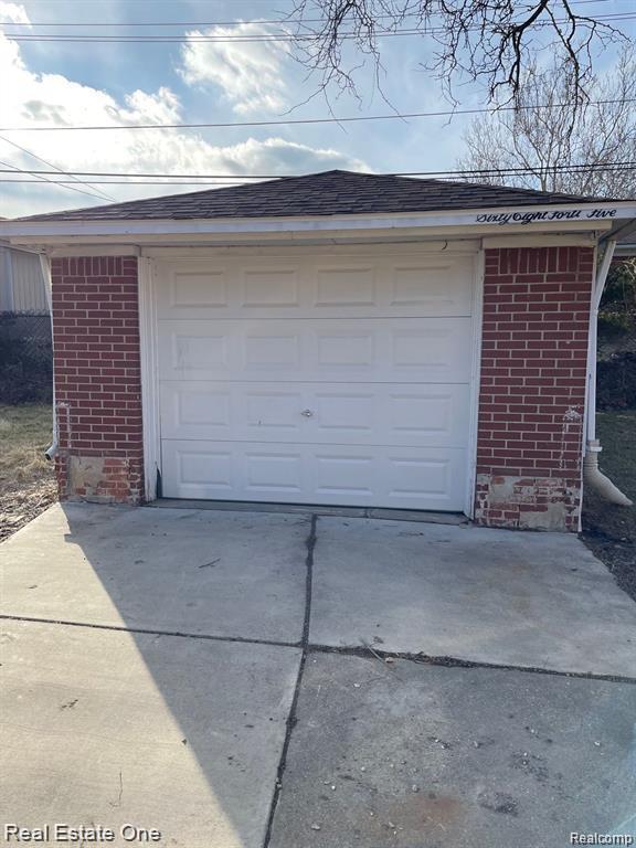 Building Photo - 6845 Plainfield St