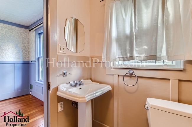Building Photo - Charming Hillsboro Retreat: Cozy Single-Level Home with Greenhouse & Kids' Clubhouse!