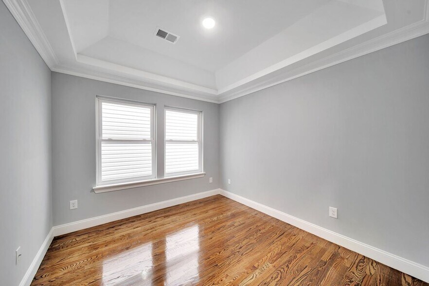 Building Photo - 267 S 10th St