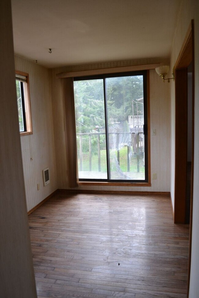 Building Photo - r5t746/748