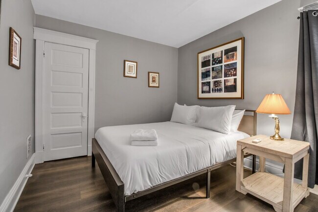Building Photo - Furnished 3-Bedroom Upper Apartment on Bird Ave