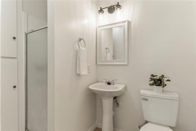 Building Photo - Beautifully Renovated 3-Bed, 2-Bath Home in Midtown Tulsa!