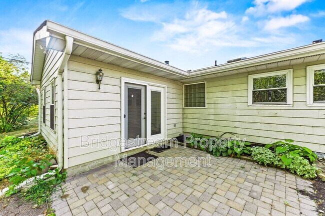 Building Photo - 924 Tradewind Dr