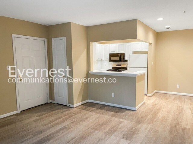 Building Photo - 20283 Beechwood Terrace