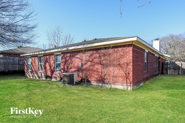 Building Photo - 10913 Ives St