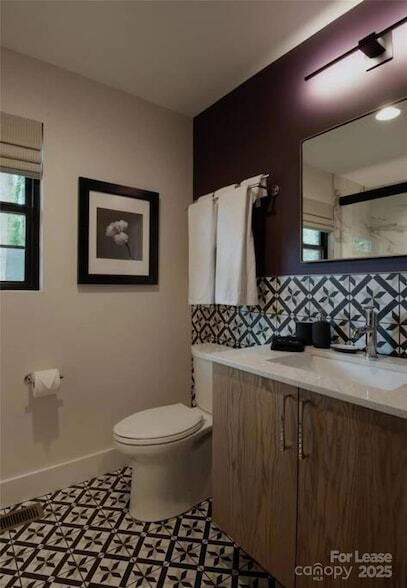 Building Photo - 3945 Rockfern Rd