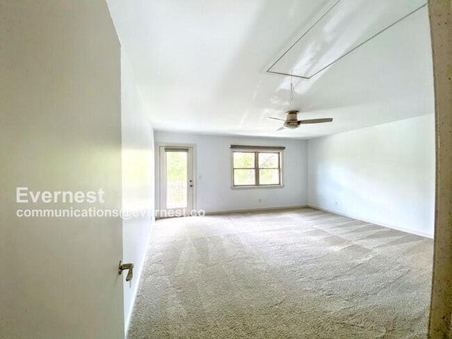 Building Photo - 197 River Breeze Dr