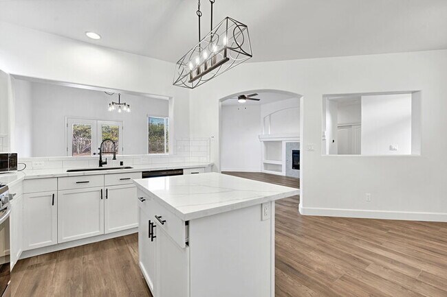 Building Photo - 10556 E Greenbury Way